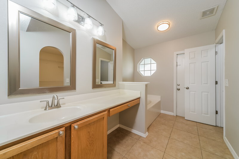 2,495/Mo, 2122 Marisol Loop Kissimmee, FL 34743 Main Bathroom View
