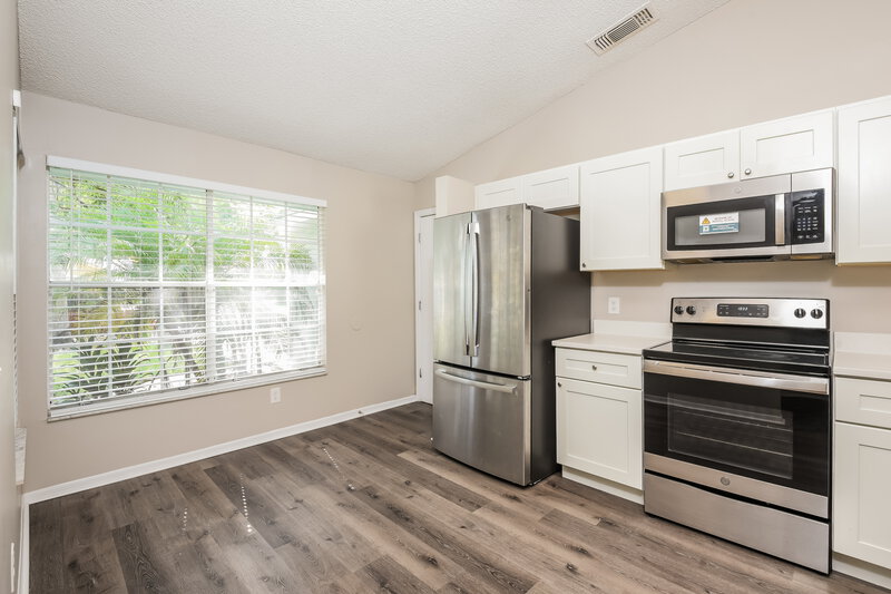 2,350/Mo, 1220 Regal Ridge Dr Orlando, FL 32825 Kitchen View
