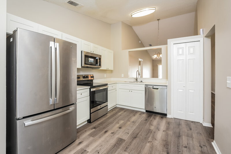 2,350/Mo, 1220 Regal Ridge Dr Orlando, FL 32825 Kitchen View 2