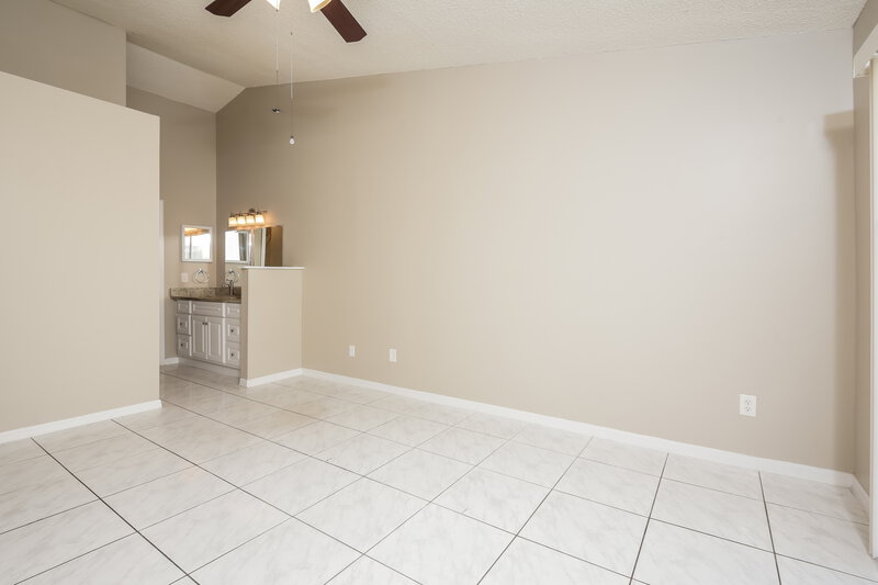 2,350/Mo, 1220 Regal Ridge Dr Orlando, FL 32825 Main Bedroom View 2