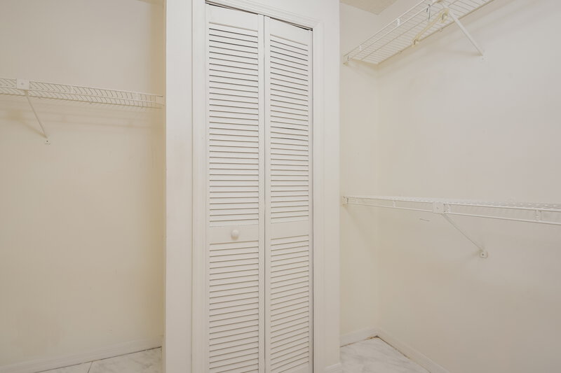 2,350/Mo, 1220 Regal Ridge Dr Orlando, FL 32825 Walk In Closet View