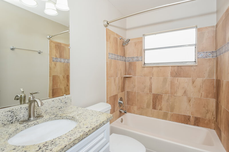 2,350/Mo, 1220 Regal Ridge Dr Orlando, FL 32825 Bathroom View