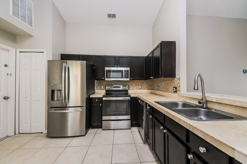1,855/Mo, 105 Paprika Pl Kissimmee, FL 34758 Kitchen View