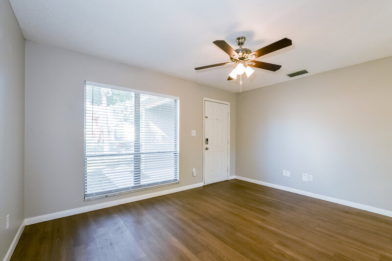 1,945/Mo, 9556 Brimton Dr Orlando, FL 32817 Living Room View