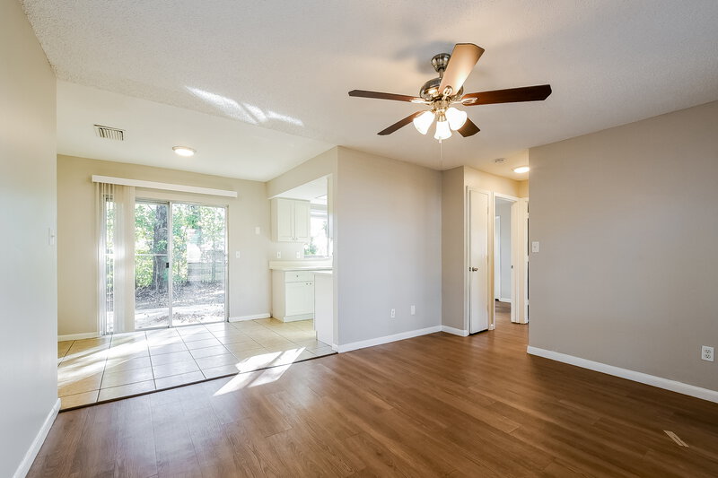 1,945/Mo, 9556 Brimton Dr Orlando, FL 32817 Living Room View 3