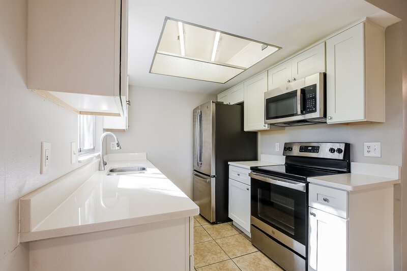 1,945/Mo, 9556 Brimton Dr Orlando, FL 32817 Kitchen View