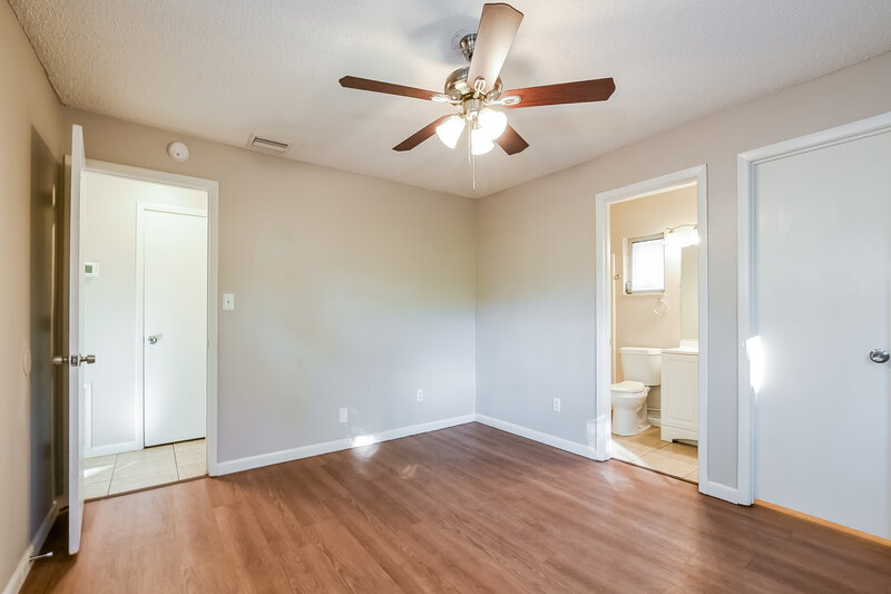 1,945/Mo, 9556 Brimton Dr Orlando, FL 32817 Main Bedroom View