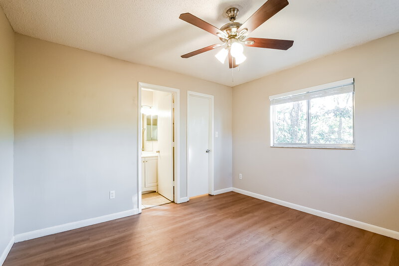1,945/Mo, 9556 Brimton Dr Orlando, FL 32817 Main Bedroom View 2