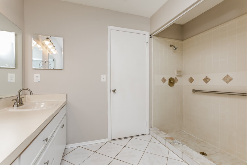 2,195/Mo, 4296 Fox Hollow Cir Casselberry, FL 32707 Main Bathroom View