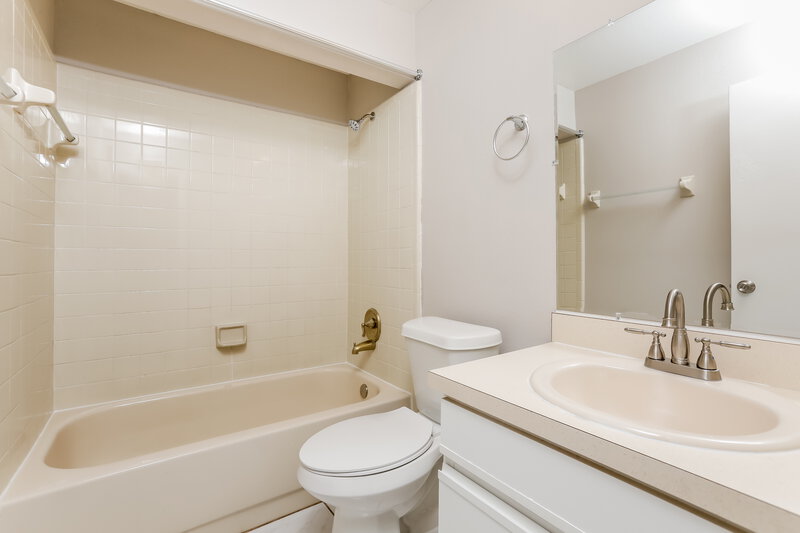 2,195/Mo, 4296 Fox Hollow Cir Casselberry, FL 32707 Bathroom View