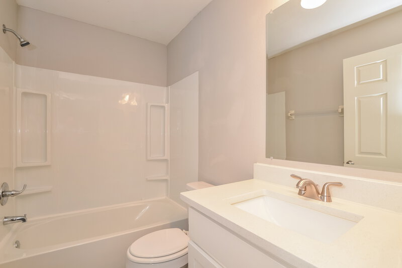 2,035/Mo, 10600 Crescendo Loop Clermont, FL 34711 Main Bathroom View 2