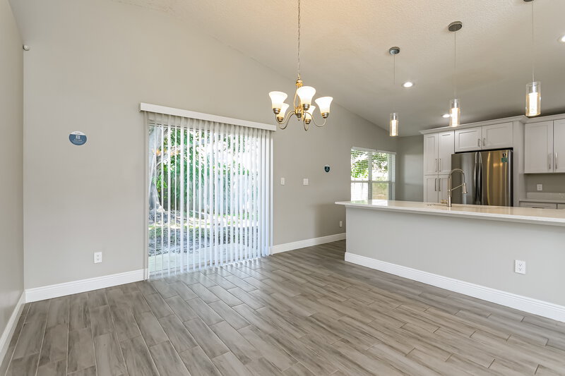 2,265/Mo, 11137 Huxley Ave Orlando, FL 32837 Dining Room View