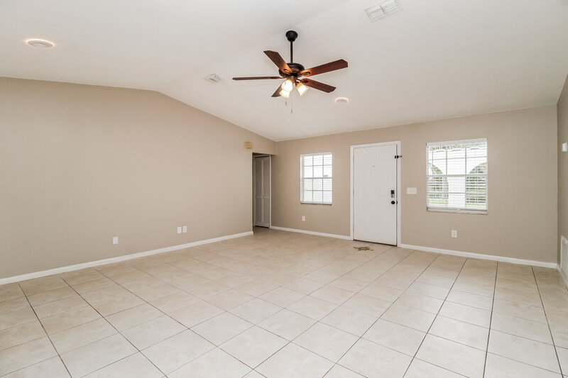 2,000/Mo, 2109 Lake Francis Dr Apopka, FL 32712 Living Room View