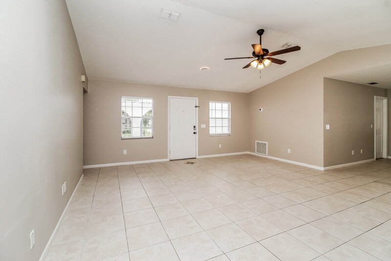 2,000/Mo, 2109 Lake Francis Dr Apopka, FL 32712 Living Room View 2