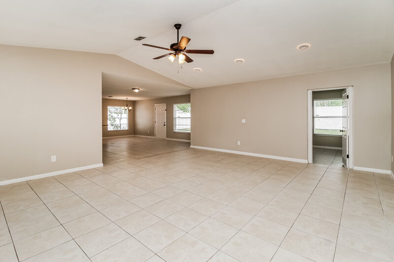 2,000/Mo, 2109 Lake Francis Dr Apopka, FL 32712 Living Room View 3