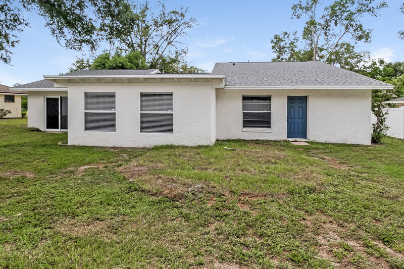 2,000/Mo, 2109 Lake Francis Dr Apopka, FL 32712 Rear View