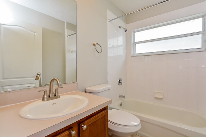 2,810/Mo, 2609 Athens Dr Leesburg, FL 34748 Bathroom View