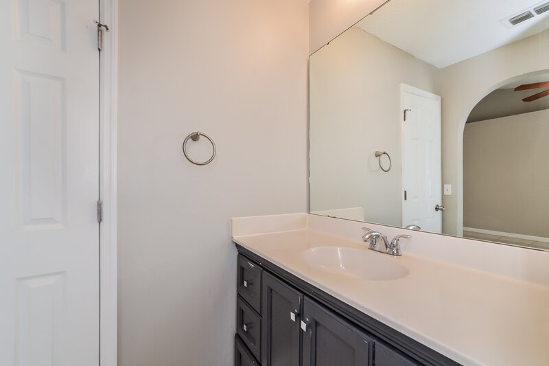 2,080/Mo, 417 Delicata Dr Orlando, FL 32807 Main Bathroom View