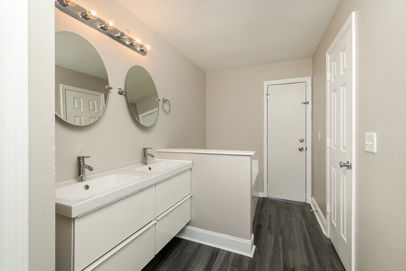 2,080/Mo, 122 Birmingham Dr Kissimmee, FL 34758 Main Bathroom View