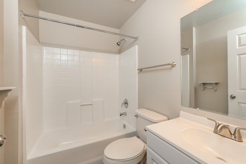 2,080/Mo, 122 Birmingham Dr Kissimmee, FL 34758 Bathroom View