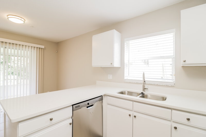 2,450/Mo, 3386 Hamlet Loop Winter Park, FL 32792 Kitchen View