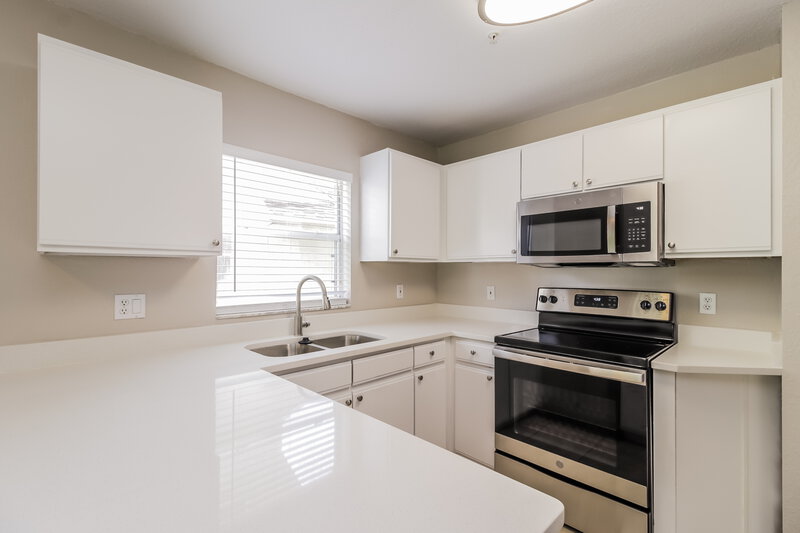 2,450/Mo, 3386 Hamlet Loop Winter Park, FL 32792 Kitchen View 2