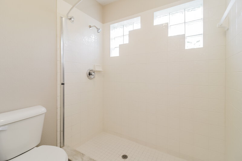 2,450/Mo, 3386 Hamlet Loop Winter Park, FL 32792 Main Bathroom View