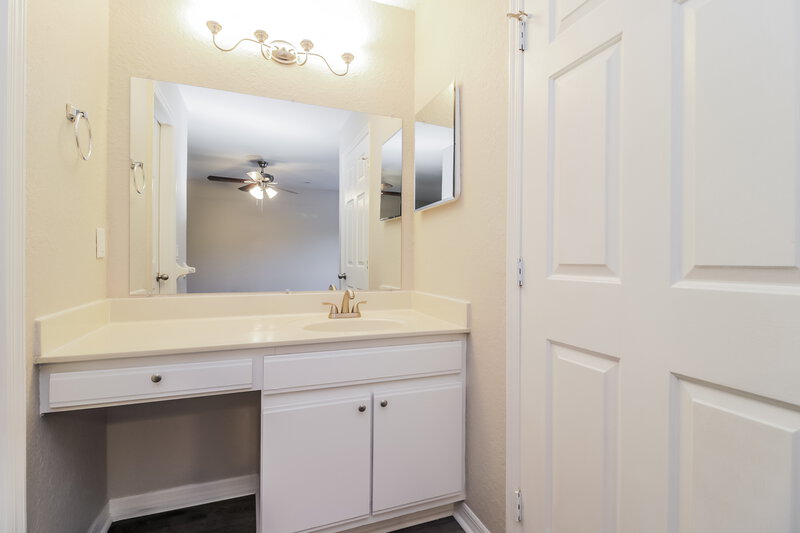2,450/Mo, 3386 Hamlet Loop Winter Park, FL 32792 Main Bathroom View 2