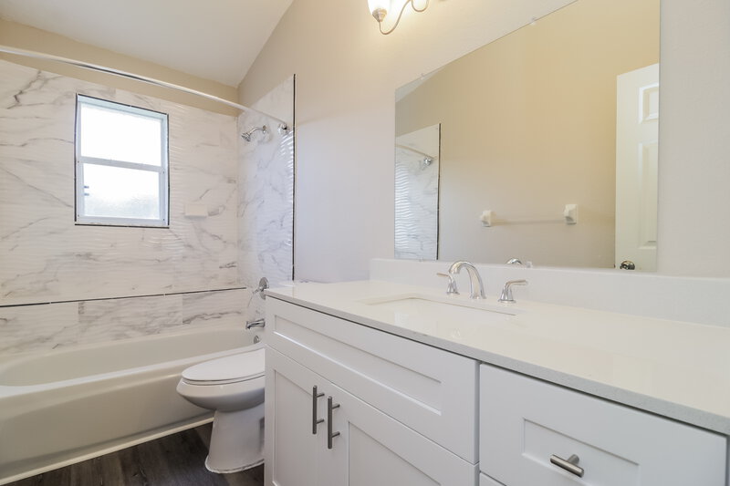 2,450/Mo, 3386 Hamlet Loop Winter Park, FL 32792 Bathroom View