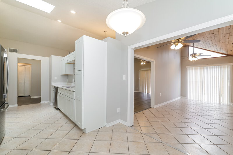 2,340/Mo, 12702 Whiterapids Dr Orlando, FL 32828 Floorplan View 2