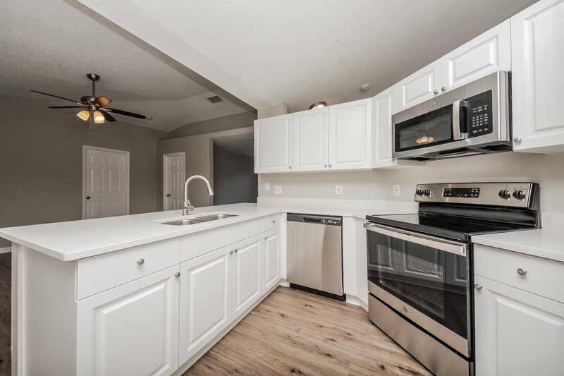 1,955/Mo, 588 Oak Branch Cir Kissimmee, FL 34758 Kitchen View