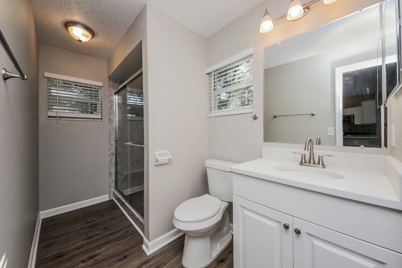 1,955/Mo, 588 Oak Branch Cir Kissimmee, FL 34758 Main Bathroom View