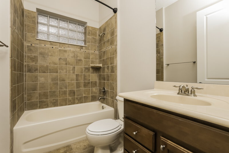 2,505/Mo, 2129 Appalachee Cir Tavares, FL 32778 Bathroom View