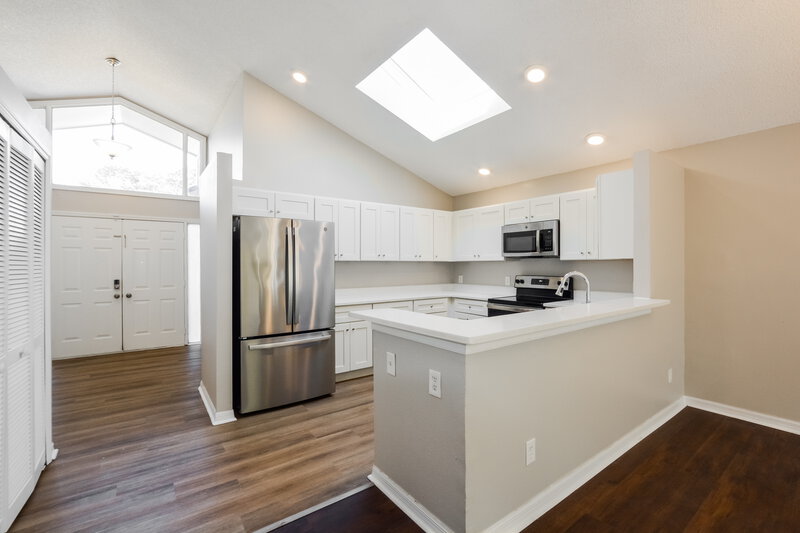 2,295/Mo, 12640 Whiterapids Dr Orlando, FL 32828 Kitchen View 2