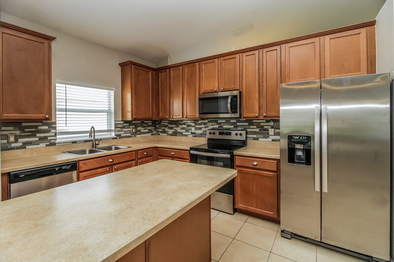 2,580/Mo, 452 Marathon Ln Sanford, FL 32771 Kitchen View 2