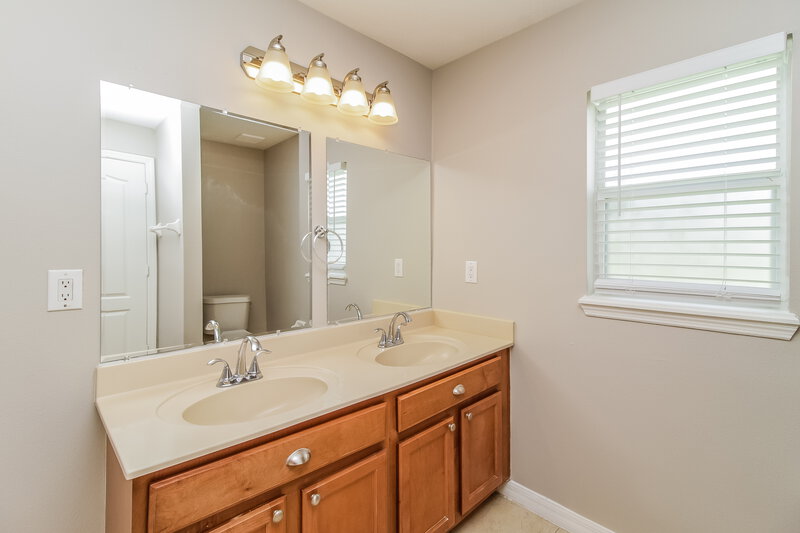 2,580/Mo, 452 Marathon Ln Sanford, FL 32771 Main Bathroom View