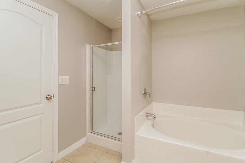 2,580/Mo, 452 Marathon Ln Sanford, FL 32771 Main Bathroom View 2