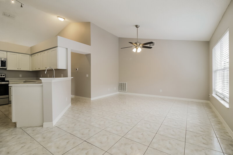 2,430/Mo, 945 Little Creek Rd Orlando, FL 32825 Living Room View 2