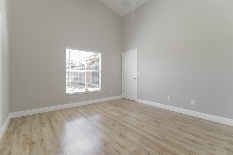 2,170/Mo, 5551 Pats Pt Winter Park, FL 32792 Main Bedroom View 2