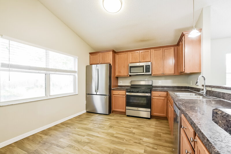 2,155/Mo, 9331 Echo Run Orlando, FL 32817 Kitchen View 2