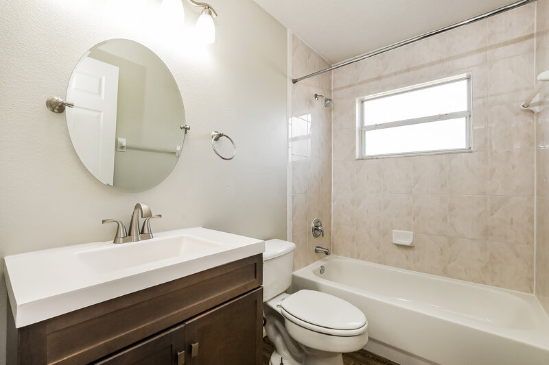 2,155/Mo, 9331 Echo Run Orlando, FL 32817 Bathroom View