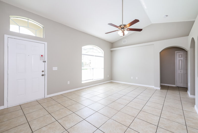 2,100/Mo, 338 Chiquita Ct Kissimmee, FL 34758 Living Room View 3