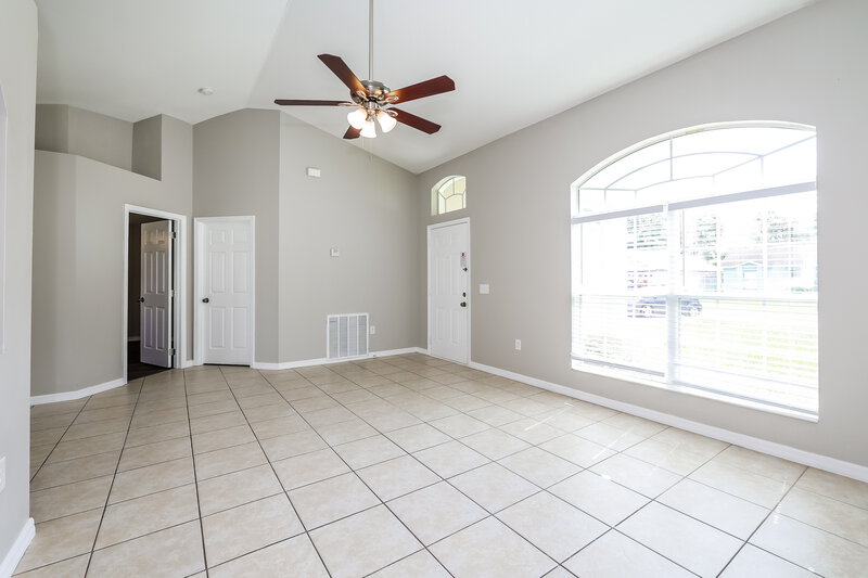 2,100/Mo, 338 Chiquita Ct Kissimmee, FL 34758 Living Room View 4