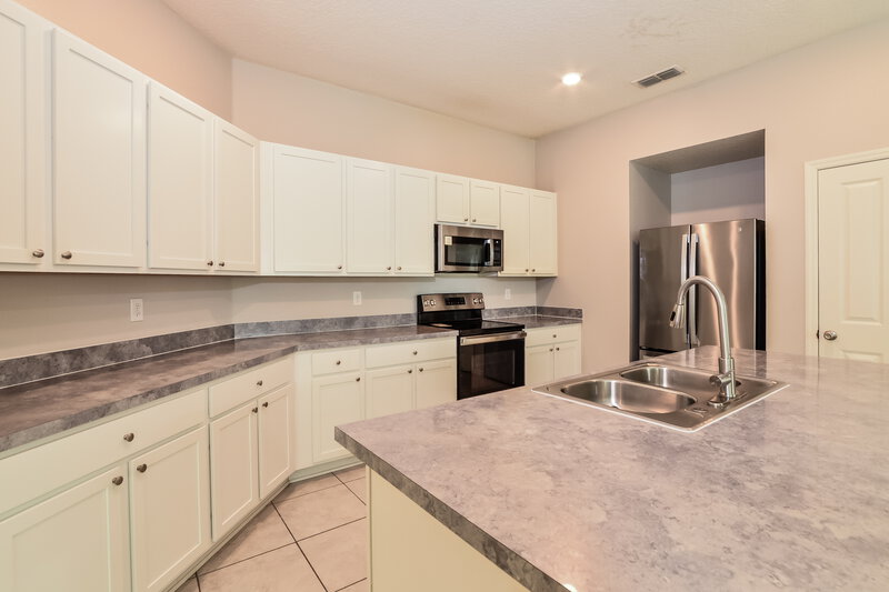 3,080/Mo, 2861 Mosshire Cir Saint Cloud, FL 34772 Kitchen View