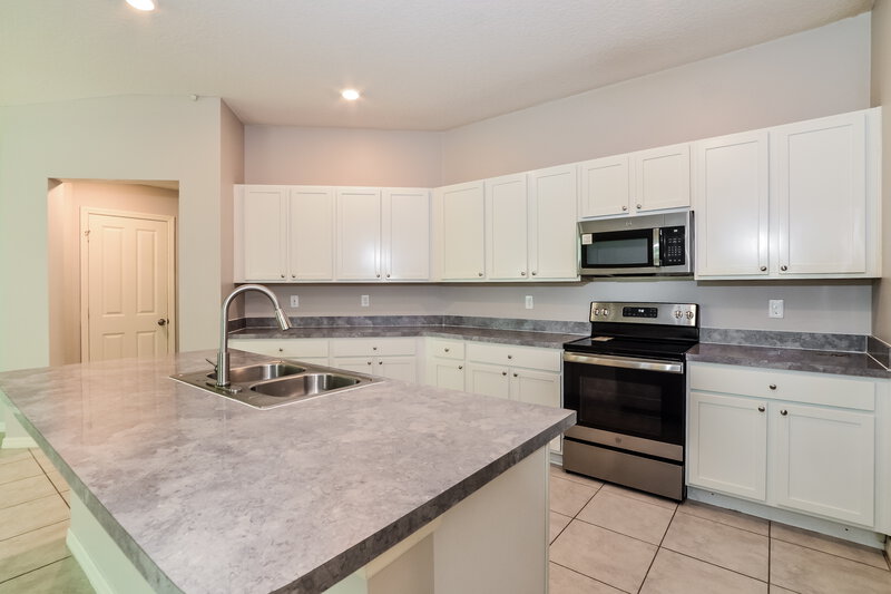 3,080/Mo, 2861 Mosshire Cir Saint Cloud, FL 34772 Kitchen View 2