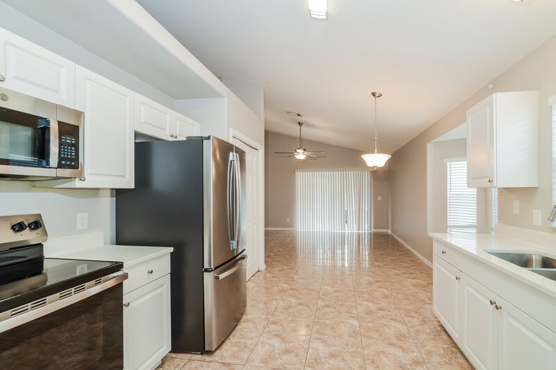 2,330/Mo, 3097 Birmingham Blvd Orlando, FL 32829 Kitchen View