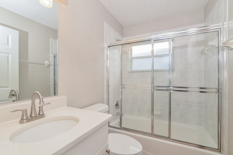 2,330/Mo, 3097 Birmingham Blvd Orlando, FL 32829 Bathroom View
