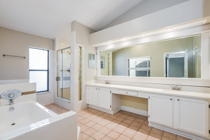 2,345/Mo, 1086 Manigan Ave Oviedo, FL 32765 Main Bathroom View