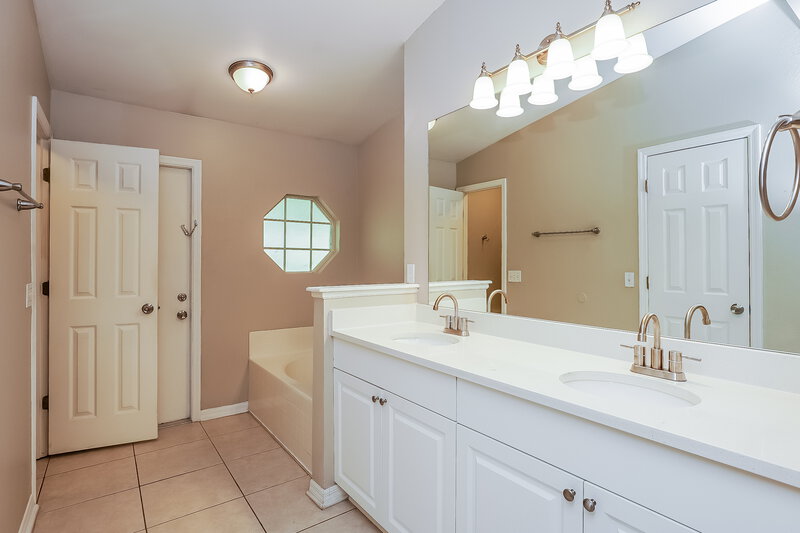 2,140/Mo, 1555 Stefan Cole Ln Apopka, FL 32703 Main Bathroom View