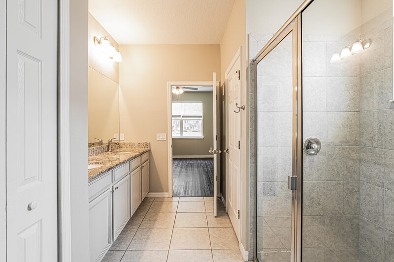 1,990/Mo, 2240 Grasmere View Pkwy S Kissimmee, FL 34746 Main Bathroom View 2